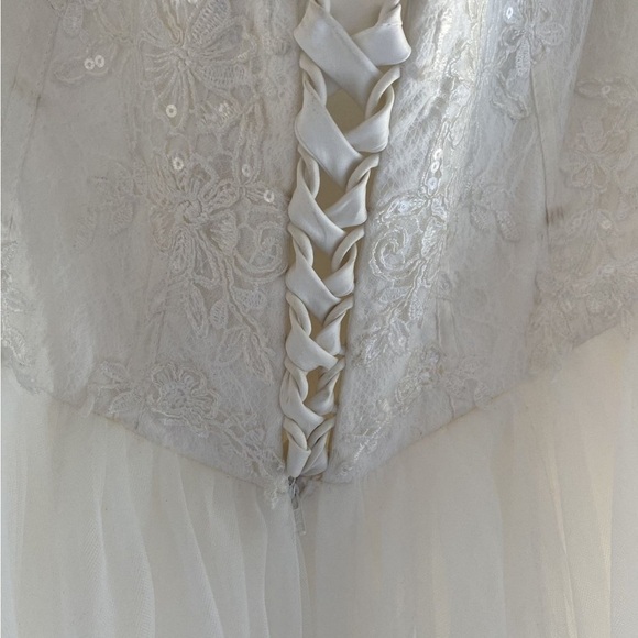 David’s Bridal Gown Wedding Dress Lace Corset Tulle Princess style size 2 ivory - Picture 9 of 16